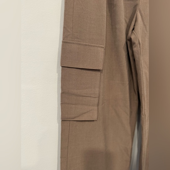 Abercrombie & Fitch Women's ShortSloane Tailored Cargo Pant - Picture 2 of 6